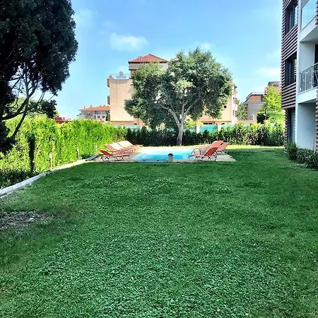 Appartement With Pool View In Saints Constantine And Helena Varna
