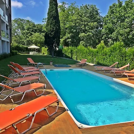 With Pool View In Saints Constantine And Helena Διαμέρισμα